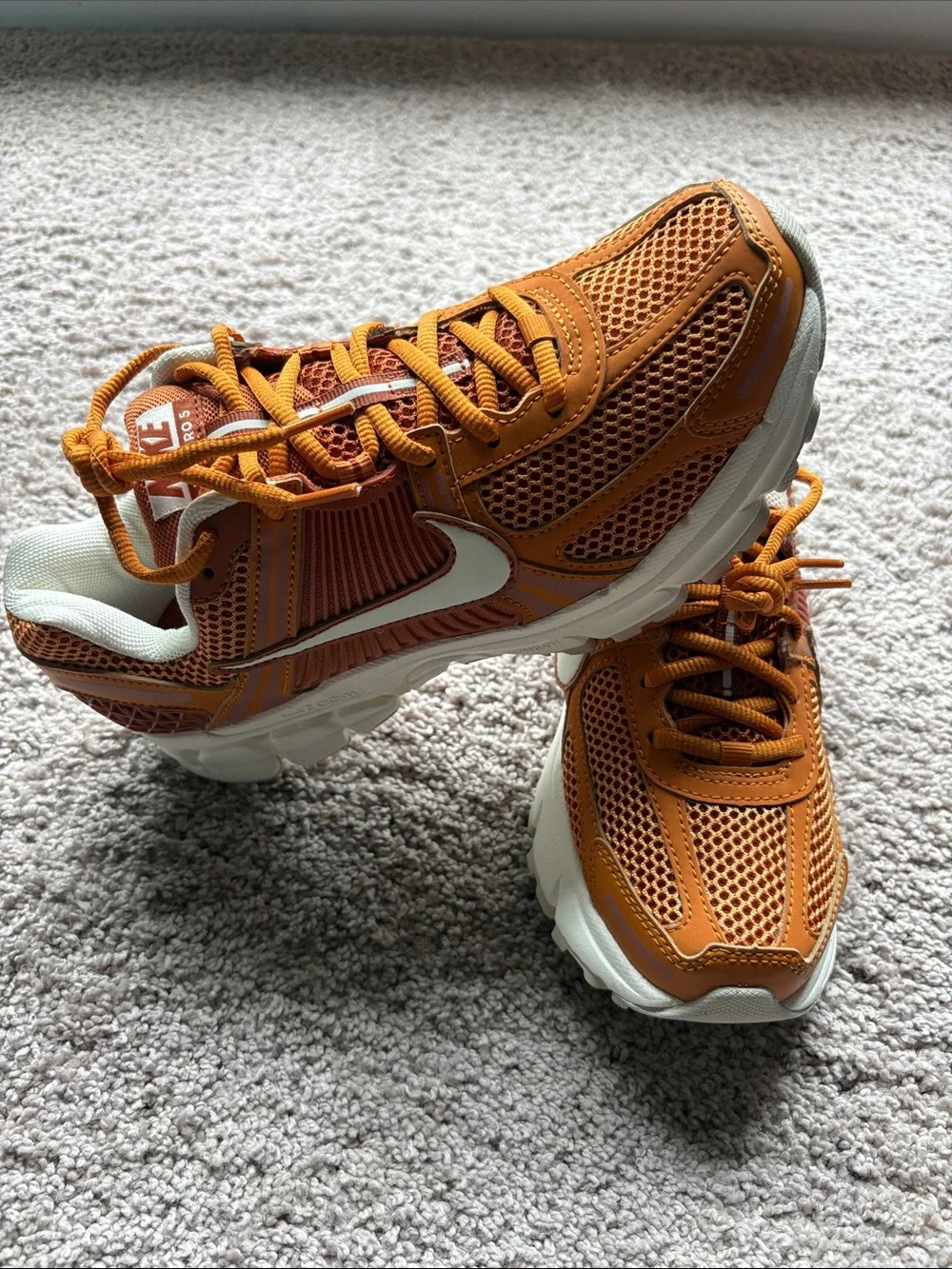 **NEW NEVER WORN** Nike Burnt Orange Vomero Sneakers